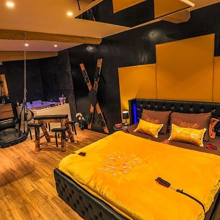 גראס La Loveroom Bdsm Grassoise "La Chambre Des Desirs" מראה חיצוני תמונה